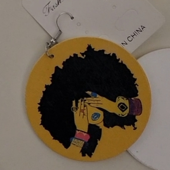 Pierce dropped earrings, ethinic imagery on each 2 1/4" in diameter - Picture 4 of 12